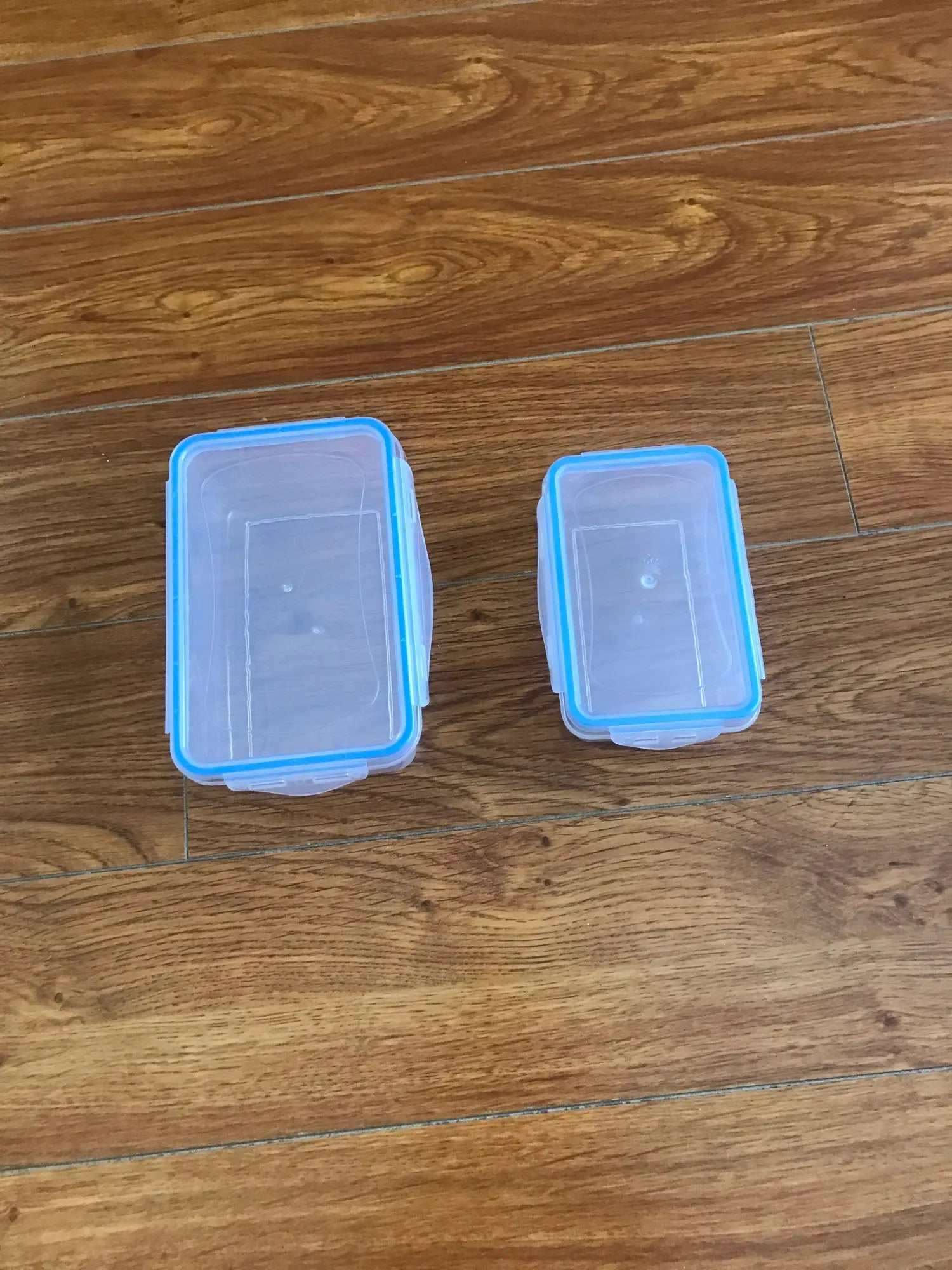 Side pocket of LOUVT Expansible Travel Bag holding smartwatch and wallet