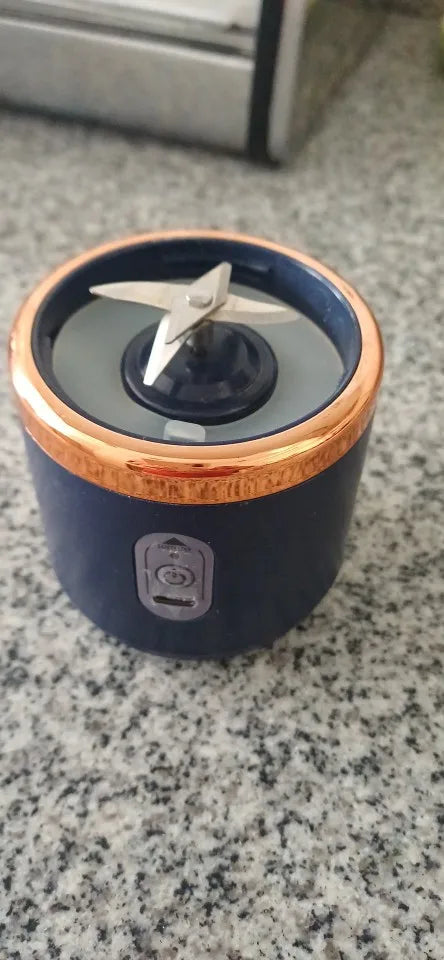 Spinach Green Apple Smoothie made with the LOUVT Fresh Juice Blender