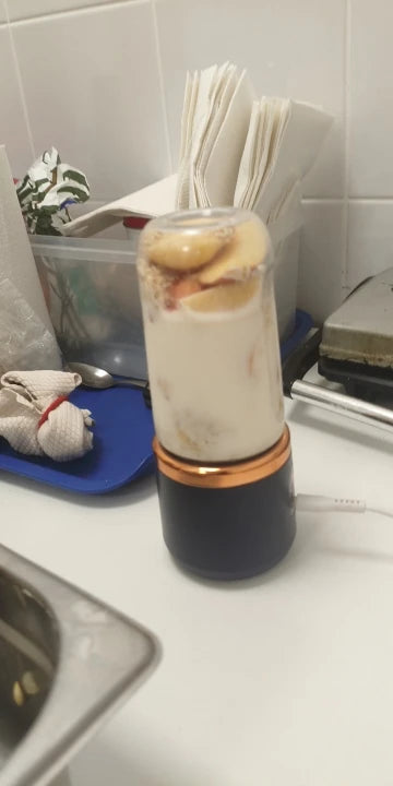 Oat Green Smoothie made with the LOUVT Fresh Juice Blender